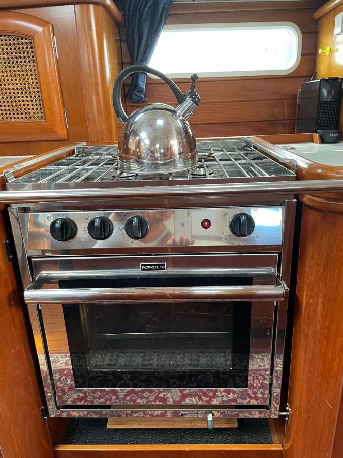 Beautiful And Comfortable Sailboat With Secure Parking Available Hotel Barcelona Exterior photo